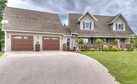 560 Alger, Manistique, MI 49854