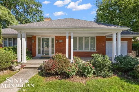 1221 N Renaud, Grosse Pointe Woods, MI 48236