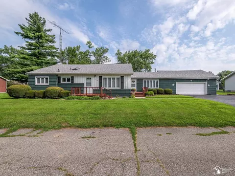 4418 Center Second, Luna Pier, MI 48157