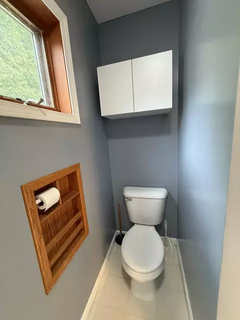 Bath - 6464 E 100th, Newaygo, MI 49337 photo 6 of 8