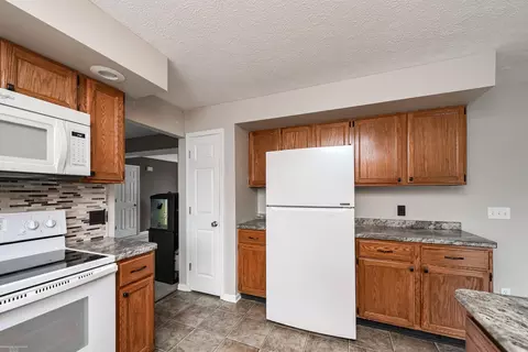 21700 Brookside N #33, Macomb, MI 48044 photo 11
