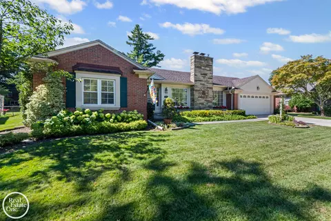 1151 S Renaud, Grosse Pointe Woods, MI 48236