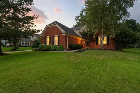2208 Chippenham Chase, Rochester Hills, MI 48306