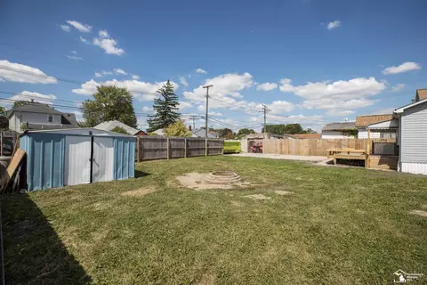Exterior - 17048 Quarry, Riverview, MI 48193 photo 5 of 6