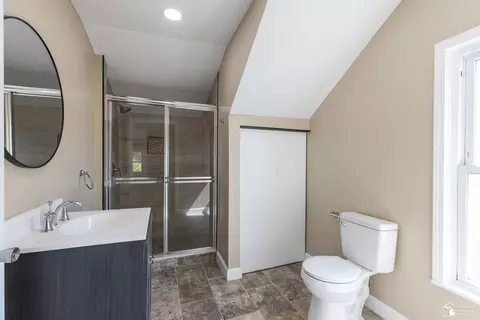Bath - 17048 Quarry, Riverview, MI 48193 photo 2 of 2