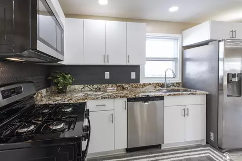 Kitchen - 17048 Quarry, Riverview, MI 48193 photo 4 of 4