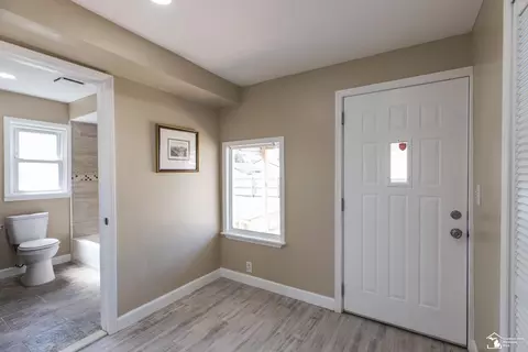 Entry Way - 17048 Quarry, Riverview, MI 48193 photo 3 of 5