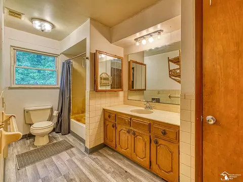Bath - 3615 Martell, Monroe, MI 48161 photo 1 of 1