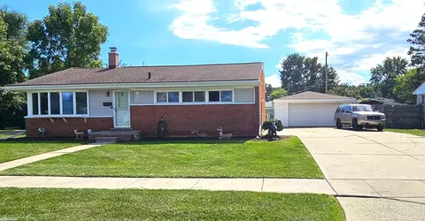 22434 Thomson, Clinton Township, MI 48035