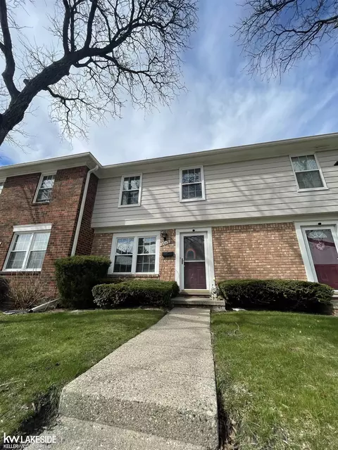 2649 S Seaton Circuit #24, Warren, MI 48091