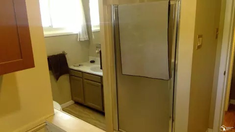 Bath - 414 Theodore, Monroe, MI 48162 photo 2 of 2