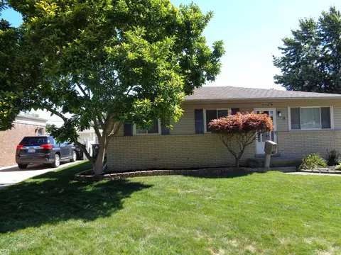 27716 Fountain, Roseville, MI 48066