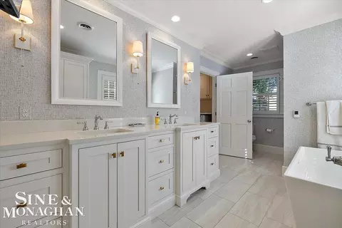 Bath - 870 Washington, Grosse Pointe, MI 48230 photo 5 of 10