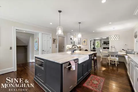 Kitchen - 870 Washington, Grosse Pointe, MI 48230 photo 2 of 5