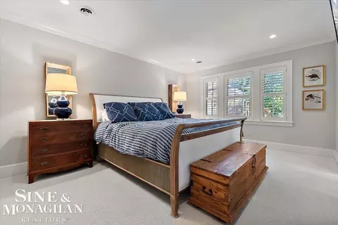 Bedroom - 870 Washington, Grosse Pointe, MI 48230 photo 1 of 6