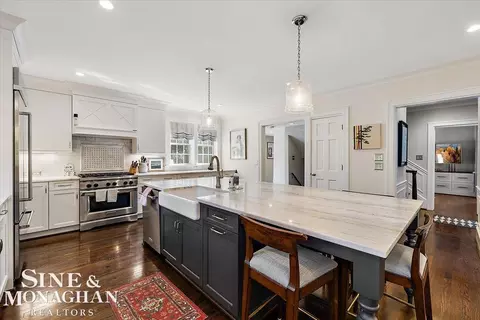 Kitchen - 870 Washington, Grosse Pointe, MI 48230 photo 3 of 5