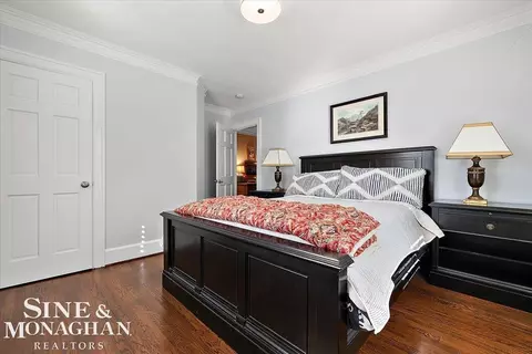 Bedroom - 870 Washington, Grosse Pointe, MI 48230 photo 4 of 6