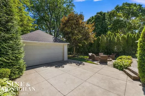 Exterior - 870 Washington, Grosse Pointe, MI 48230 photo 6 of 7