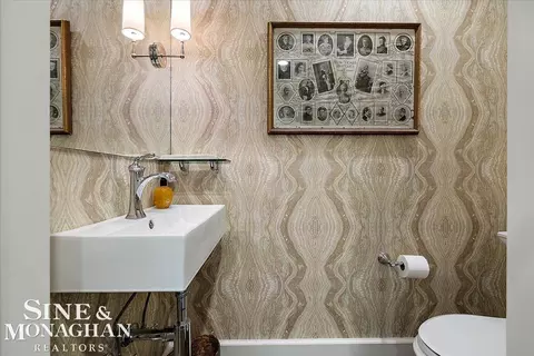Bath - 870 Washington, Grosse Pointe, MI 48230 photo 1 of 10