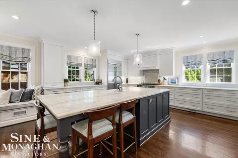 Kitchen - 870 Washington, Grosse Pointe, MI 48230 photo 4 of 5