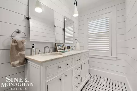 Bath - 870 Washington, Grosse Pointe, MI 48230 photo 7 of 10
