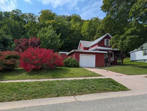 921 W Superior, Munising, MI 49862