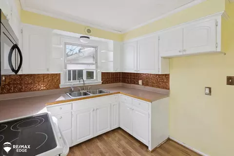 Kitchen - 6363 Flushing, Flushing, MI 48433 photo 1 of 4
