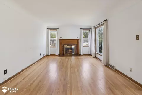Living - 6363 Flushing, Flushing, MI 48433 photo 1 of 6