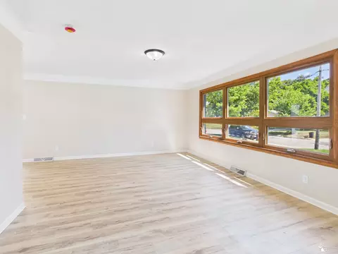 Living - 155 Lavender, Monroe, MI 48162 photo 2 of 8