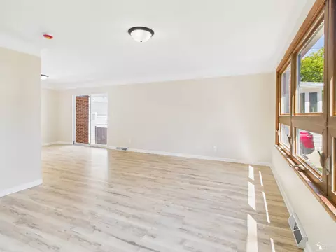 Living - 155 Lavender, Monroe, MI 48162 photo 3 of 8