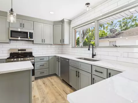 Kitchen - 155 Lavender, Monroe, MI 48162 photo 3 of 6