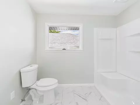 Bath - 155 Lavender, Monroe, MI 48162 photo 9 of 14
