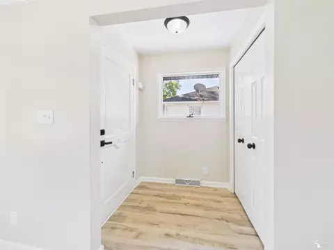 Entry Way - 155 Lavender, Monroe, MI 48162 photo 2 of 4