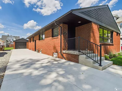Exterior - 155 Lavender, Monroe, MI 48162 photo 3 of 9