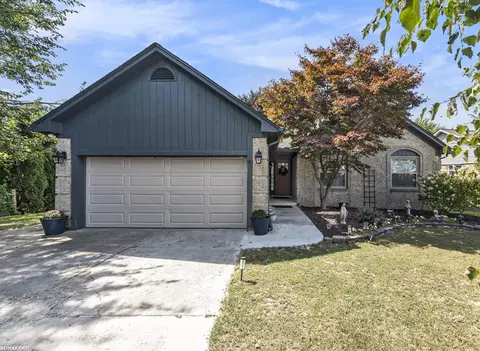 11716 Clinton Riv, Sterling Heights, MI 48313