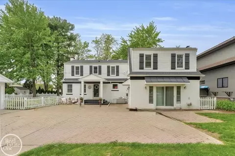28800 Old North Riv, Harrison Township, MI 48045