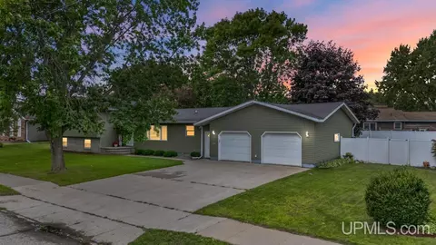 1500 Lake Shr, Escanaba, MI 49829