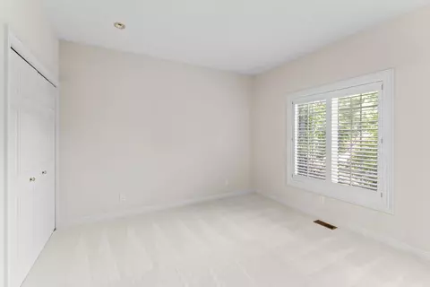 Bedroom - 3300 Fieldstone, Flushing, MI 48433 photo 6 of 8