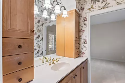 Bath - 3300 Fieldstone, Flushing, MI 48433 photo 4 of 6