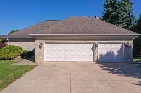 Exterior - 3300 Fieldstone, Flushing, MI 48433 photo 2 of 4