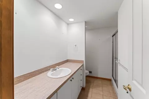Bath - 3300 Fieldstone, Flushing, MI 48433 photo 6 of 6