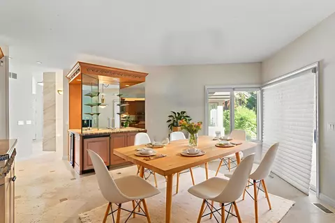 Dining - 3300 Fieldstone, Flushing, MI 48433 photo 3 of 3