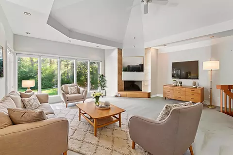 Living - 3300 Fieldstone, Flushing, MI 48433 photo 6 of 8