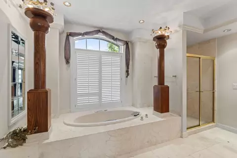 Bath - 3300 Fieldstone, Flushing, MI 48433 photo 3 of 6