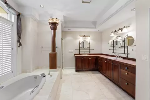 Bath - 3300 Fieldstone, Flushing, MI 48433 photo 2 of 6