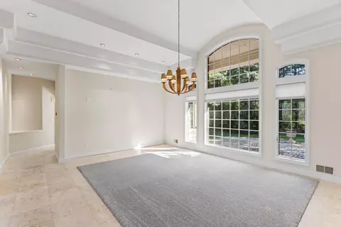 Living - 3300 Fieldstone, Flushing, MI 48433 photo 2 of 8