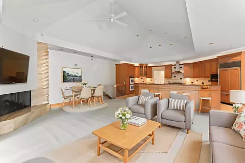 Living - 3300 Fieldstone, Flushing, MI 48433 photo 8 of 8