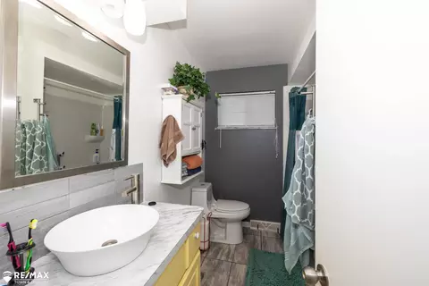 Bath - 6543 Dalton, Flushing, MI 48433 photo 1 of 2