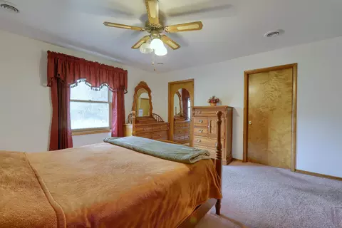 Bedroom - 2734 E Wattles, Troy, MI 48085 photo 3 of 8
