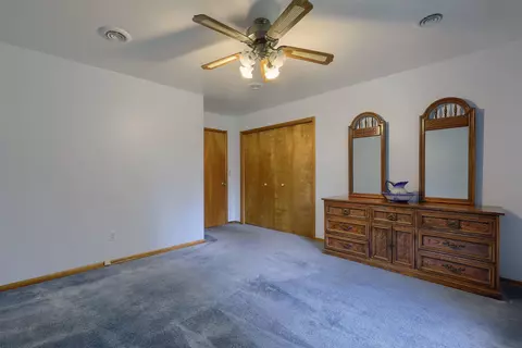 Bedroom - 2734 E Wattles, Troy, MI 48085 photo 7 of 8